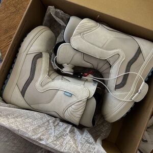 Vans Encore OG Snowboard Boots, Marshmallow/Aquatic Color, Size 7